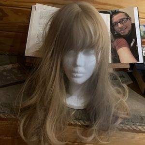 LONG. BLONDE WIG w/Bangs